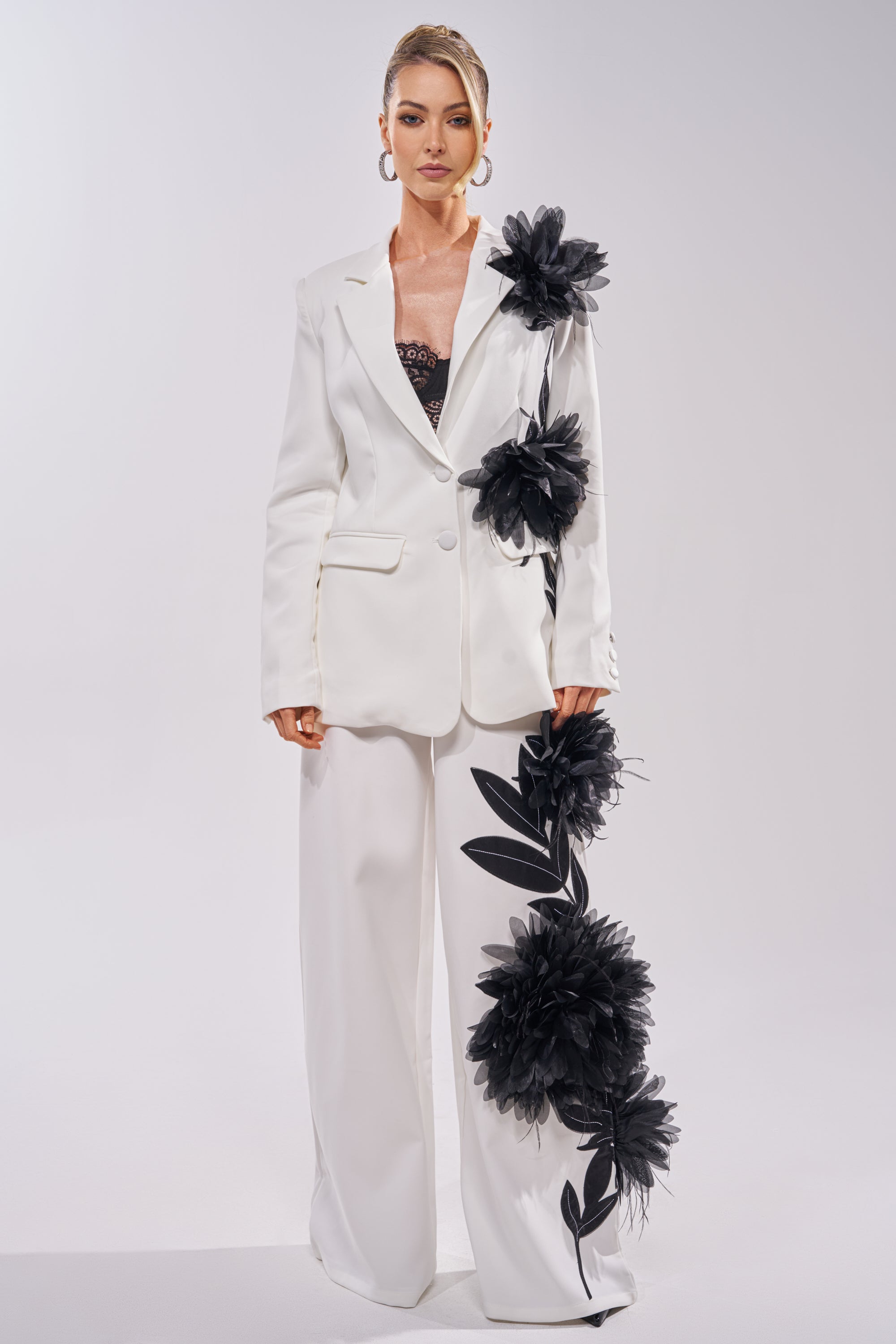 IN FULL BLOOM APPLIQUE BLAZER