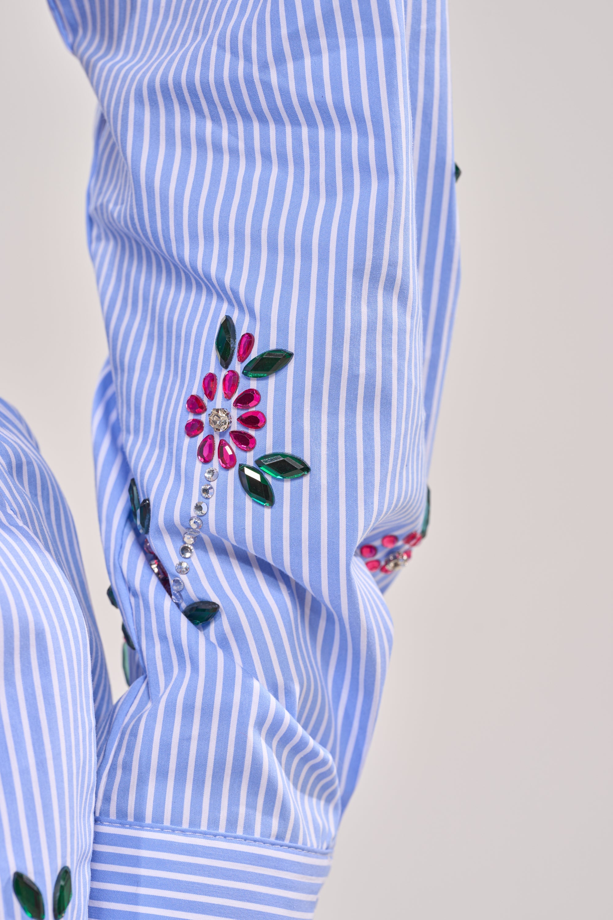 JUNIE POPLIN RHINESTONE DETAIL BLOUSE