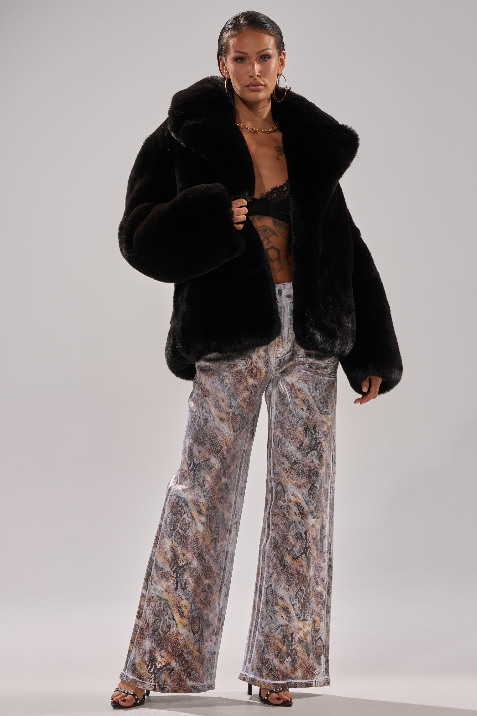 NO LOOKING BACK FAUX FUR IN BLACK