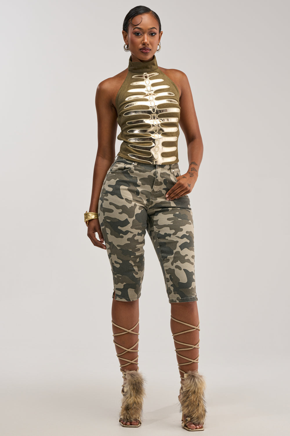 I LIKE THIS VIBE CAMO CAPRI