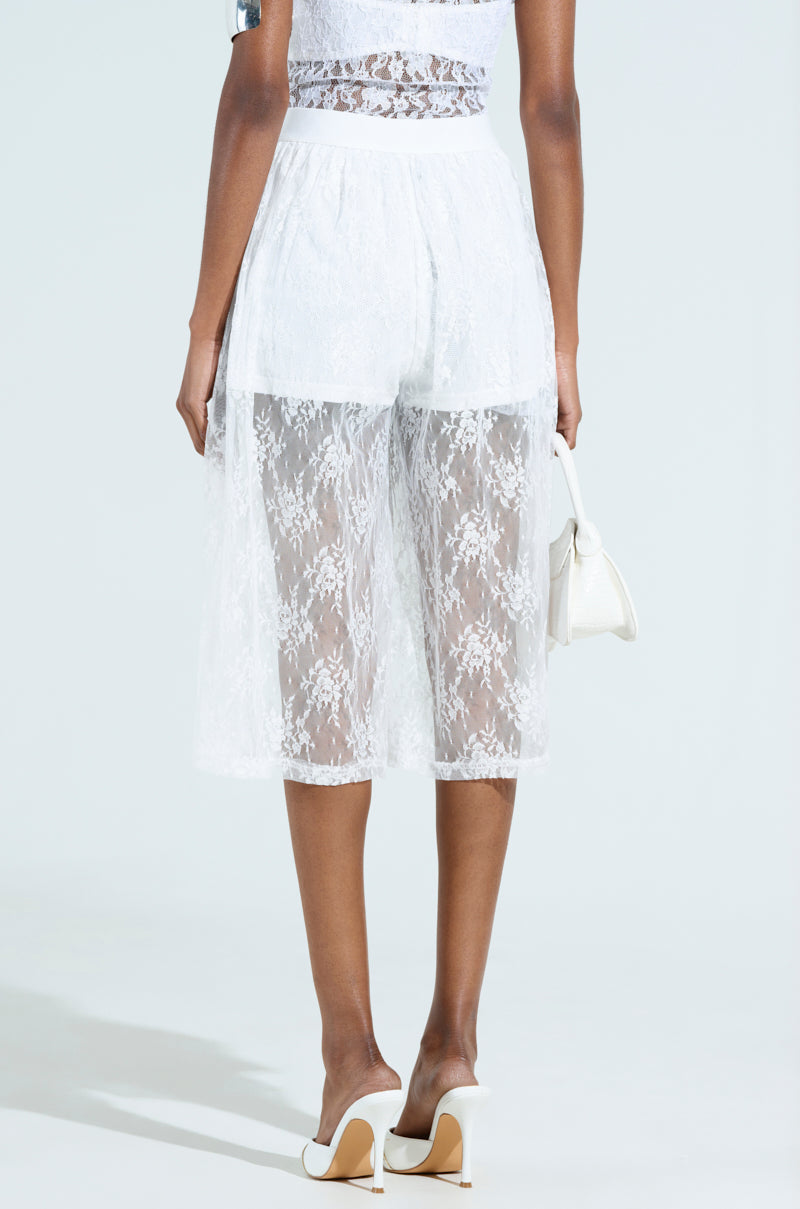 KELLY LACE SHORT