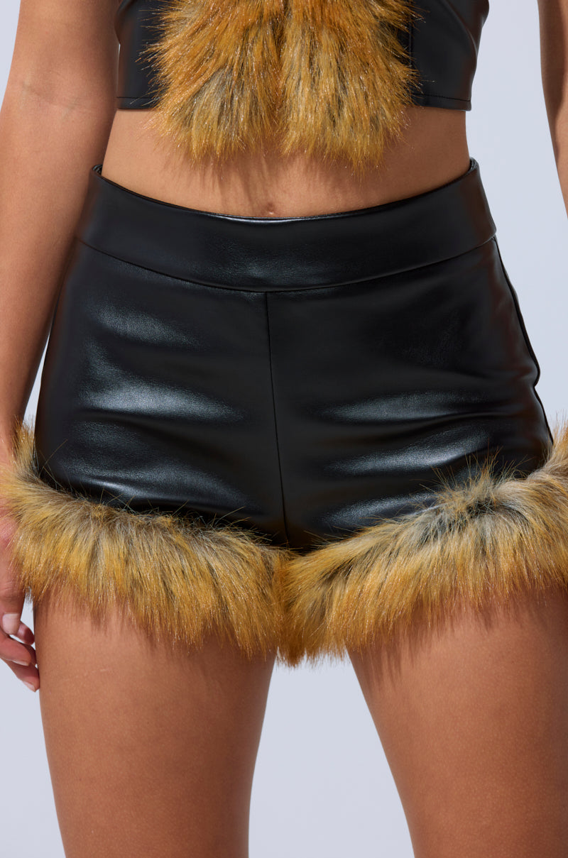 DONT TOUCH SHORT WITH FUR TRIM