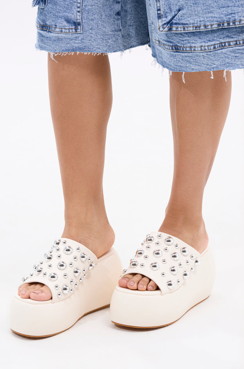 AZALEA WANG SERGO BONE EMBELLISHED CHUNKY SANDAL