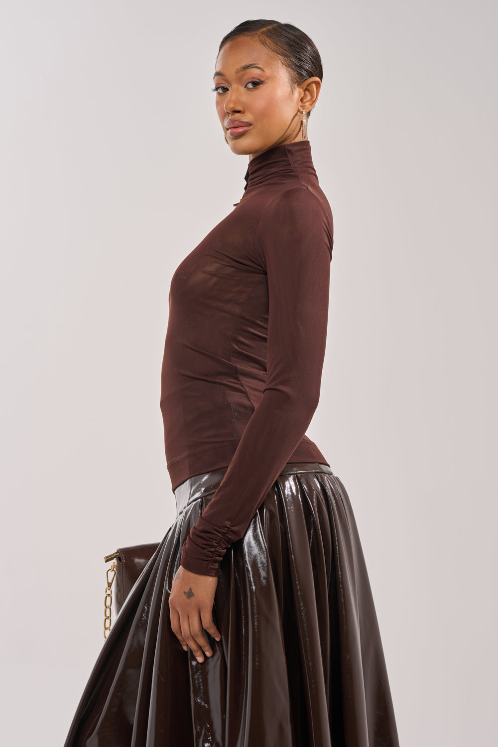 VELMA VINYL SINGLE SLEEVE SCALE TOP IN BROWN