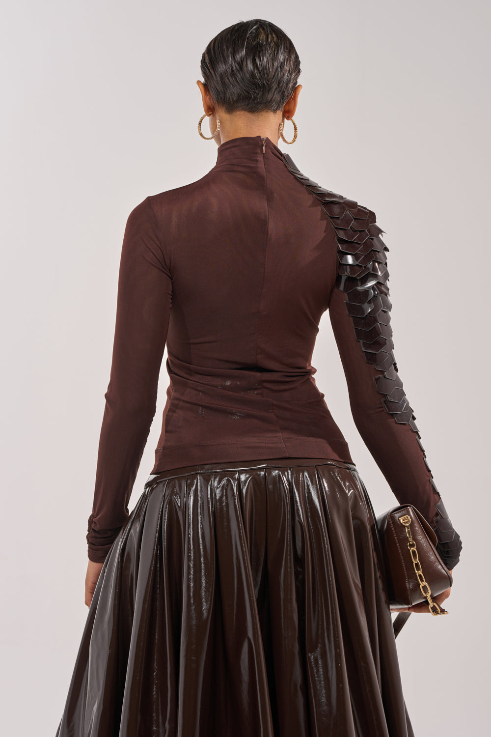 VELMA VINYL SINGLE SLEEVE SCALE TOP IN BROWN