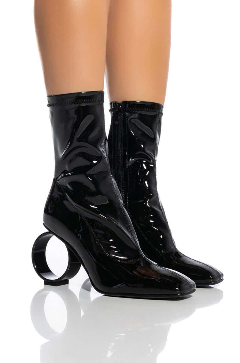 AZALEA WANG ZELDA CIRCULAR HEELED BOOTIE IN BLACK