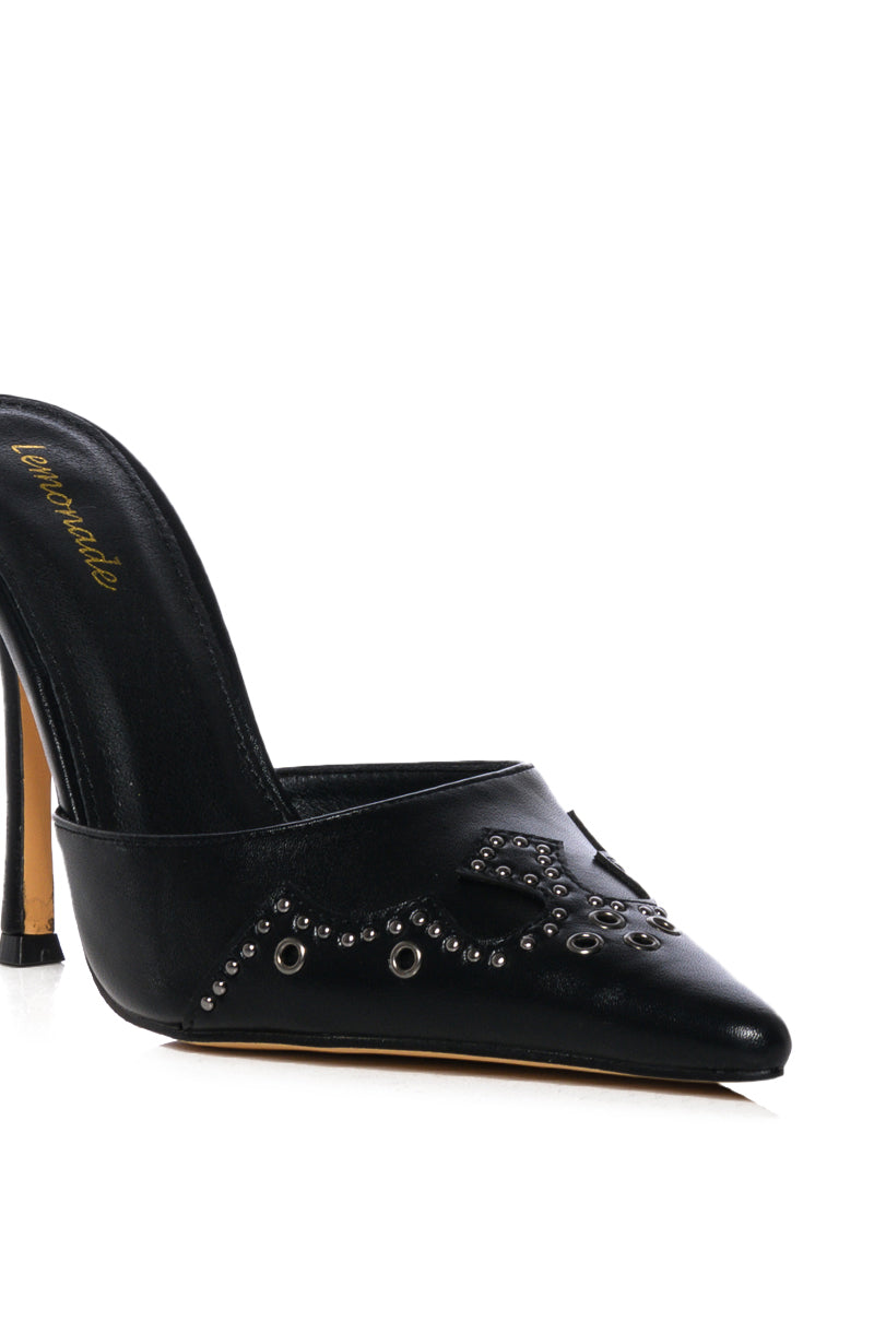 SKYMORE BLACK PUMP